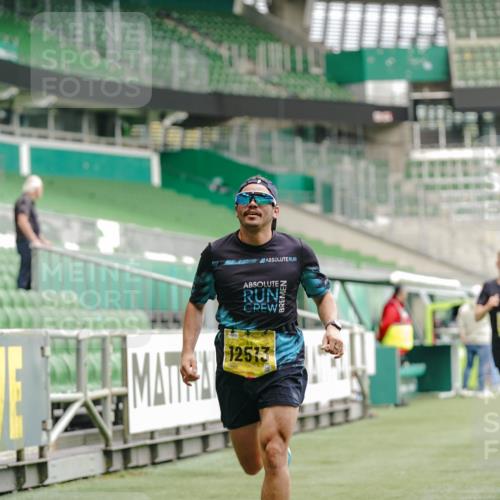 13.09.2026 - 21. swb-Marathon Bremen Michael Burmester http://msf.ph/oto/10429275 13.09.2026 10:20:36 Laufen im Stadion 10261, 10262, 10366, 10475, 10818, 10961, 10994, 11067, 11068, 11142, 11176, 11197, 11418, 11481, 11512, 11964, 12289, 12324, 12358, 12413, 12513, 12540, 13505, 13514, 13530, 13540, 13541, 13548, 13558, 13560, 13575, 13583, 13588, 13590, 13601, 13605, 13610, 13619, 13633, 13637, 10597, 12272, 12458, 13501, 13504, 13510, 13515, 13517, 13522, 13542, 13547, 13561, 13567, 13579, 13623, 13635 meine-sportfotos.de