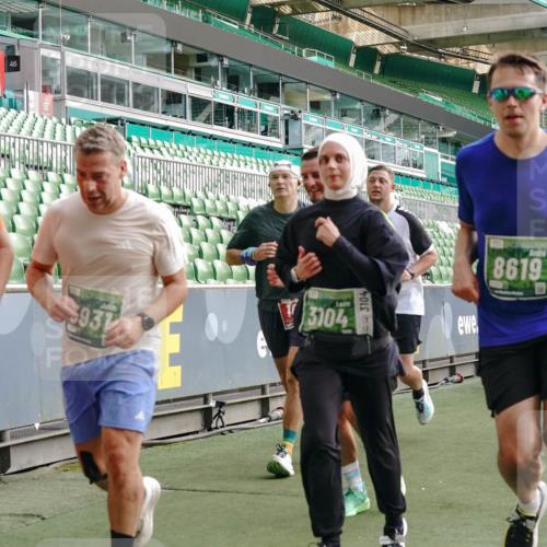 13.09.2026 - 21. swb-Marathon Bremen Michael Burmester http://msf.ph/oto/10429288 13.09.2026 13:26:59 Laufen im Stadion 186, 202, 357, 364, 390, 530, 597, 645, 726, 833, 1077, 1283, 1412, 1443, 1459, 1473, 1487, 1530, 1608, 1618, 1700, 1744, 1769, 1828, 1961, 2058, 2236, 2273, 2298, 2308, 2309, 2382, 2384, 2388, 2404, 2428, 2507, 2508, 2542, 2558, 2576, 2582, 2592, 2656, 2675, 2725, 2748, 2762, 2817, 2875, 2876, 2923, 2965, 2970, 3045, 3047, 3050, 3062, 3073, 3084, 3097, 3172, 3184, 3219, 3359, 3433, 3540, 3592, 3629, 3756, 3885, 3907, 3978, 4660 meine-sportfotos.de