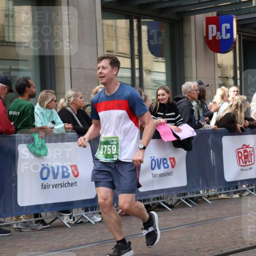 13.09.2026 - 21. swb-Marathon Bremen Strokosch-Dieckow http://msf.ph/oto/10429338 13.09.2026 13:09:06 Ziel 1034, 1241, 3197, 4473, 4895, 4898, 5111, 6652, 8759, 9789, 9866, 9904, 1925, 2287, 2291, 2909, 3110, 3330, 4384, 4898, 5383, 5517, 5636, 5696, 6906, 7262, 8120, 8830, 9240, 9411, 9867, 9906, 9911, 10044 meine-sportfotos.de