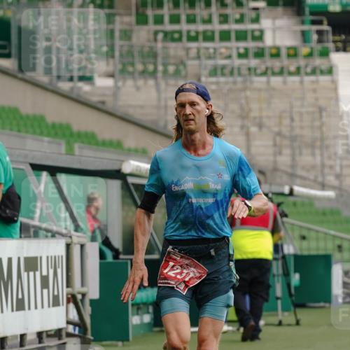 13.09.2026 - 21. swb-Marathon Bremen Michael Burmester http://msf.ph/oto/10429344 13.09.2026 12:04:12 Laufen im Stadion 207, 626, 1231, 1956 meine-sportfotos.de