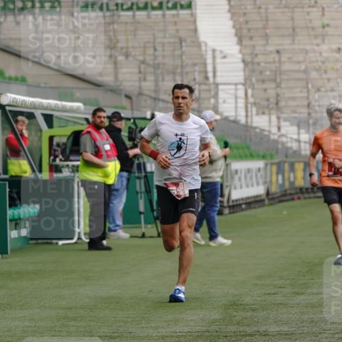 13.09.2026 - 21. swb-Marathon Bremen Michael Burmester http://msf.ph/oto/10429357 13.09.2026 12:05:34 Laufen im Stadion 176, 207, 1231, 1681, 1956 meine-sportfotos.de