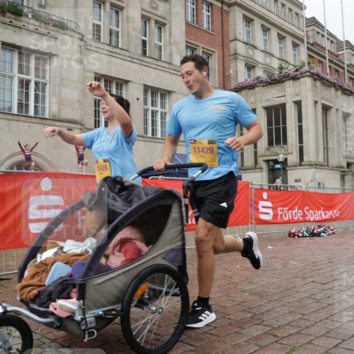 13.09.2026 - Kiel Lauf Yannick Fuchs http://msf.ph/oto/10429421 13.09.2026 11:10:27 Ziel 678, 2630, 3245, 6476, 10704, 11060, 11576, 585, 1937, 2337, 3086, 3227, 4063, 5371, 6908, 9102, 9168, 9254, 9665, 9967, 10154, 11013, 11428, 11429, 11884, 12008, 12016, 12178, 12698, 586, 1334, 2134, 2175, 2176, 2177, 3716, 6409, 8491, 9206, 9406, 9916, 10090, 10101, 10550, 508, 1074, 5843, 5867, 6908, 7683, 7826, 9967, 10352, 11208, 11428, 11429 meine-sportfotos.de