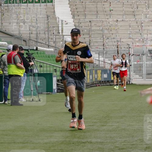 13.09.2026 - 21. swb-Marathon Bremen Michael Burmester http://msf.ph/oto/10429453 13.09.2026 12:10:02 Laufen im Stadion 692, 1046, 1671, 2054, 176, 1091, 1681 meine-sportfotos.de