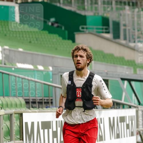 13.09.2026 - 21. swb-Marathon Bremen Michael Burmester http://msf.ph/oto/10429518 13.09.2026 12:10:19 Laufen im Stadion 692, 1046, 1651, 1671, 2054, 176, 1091, 1681 meine-sportfotos.de