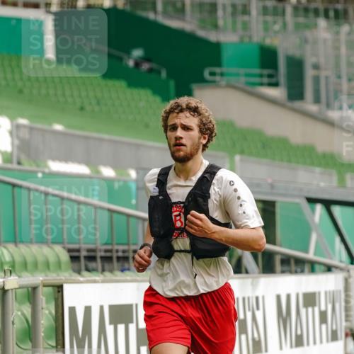 13.09.2026 - 21. swb-Marathon Bremen Michael Burmester http://msf.ph/oto/10429526 13.09.2026 12:10:19 Laufen im Stadion 692, 1046, 1651, 1671, 2054, 176, 1091, 1681 meine-sportfotos.de