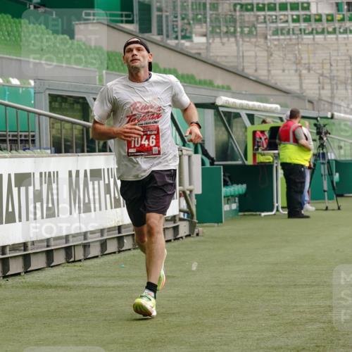 13.09.2026 - 21. swb-Marathon Bremen Michael Burmester http://msf.ph/oto/10429532 13.09.2026 12:10:20 Laufen im Stadion 692, 1046, 1651, 1671, 2054, 176, 1091, 1681 meine-sportfotos.de