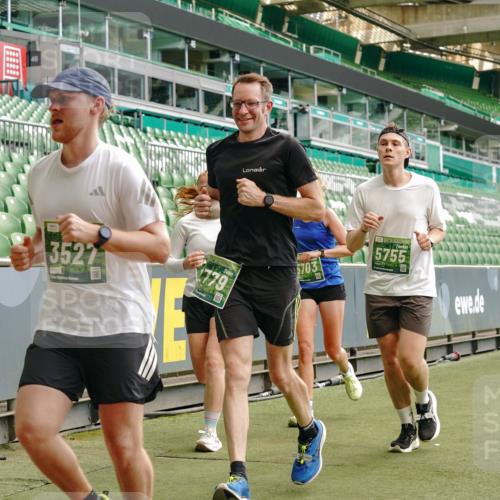 13.09.2026 - 21. swb-Marathon Bremen Michael Burmester http://msf.ph/oto/10429541 13.09.2026 13:03:21 Laufen im Stadion 150, 209, 210, 488, 596, 722, 725, 762, 881, 936, 940, 1014, 1163, 1250, 1343, 1458, 1460, 1479, 1611, 1649, 1653, 1771, 2223, 2276, 2292, 2345, 2364, 2378, 2421, 2434, 2513, 2625, 2666, 2668, 2779, 2851, 2891, 2900, 2934, 2977, 2987, 3013, 3044, 3114, 3135, 3163, 3164, 3187, 3248, 3258, 3294, 3334, 3360, 3392, 3402, 3454, 3460, 3496, 3510, 3527, 3576, 3579, 3585, 3597, 3603, 3618, 3721, 3846, 3852, 3859, 3893, 3938, 3970, 3983, 4000, 4077, 4133, 4506, 4558 meine-sportfotos.de