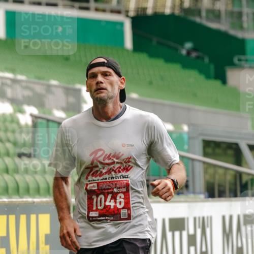 13.09.2026 - 21. swb-Marathon Bremen Michael Burmester http://msf.ph/oto/10429546 13.09.2026 12:10:22 Laufen im Stadion 692, 1046, 1651, 1671, 2054, 176, 1091, 1681 meine-sportfotos.de