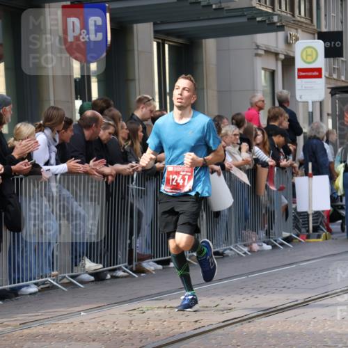 13.09.2026 - 21. swb-Marathon Bremen Strokosch-Dieckow http://msf.ph/oto/10429547 13.09.2026 13:09:25 Ziel 195, 567, 1723, 1975, 2750, 4473, 4782, 8835, 9241, 9277, 9804, 1034, 1241, 2291, 2909, 3197, 4895, 4898, 5111, 5383, 6652, 8759, 8830, 9789, 9866, 9904, 10044 meine-sportfotos.de