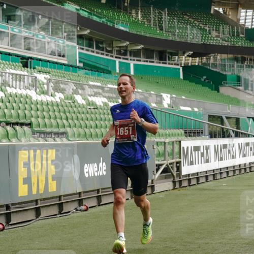13.09.2026 - 21. swb-Marathon Bremen Michael Burmester http://msf.ph/oto/10429557 13.09.2026 12:11:09 Laufen im Stadion 614, 1046, 1651, 1671, 2054, 1091 meine-sportfotos.de