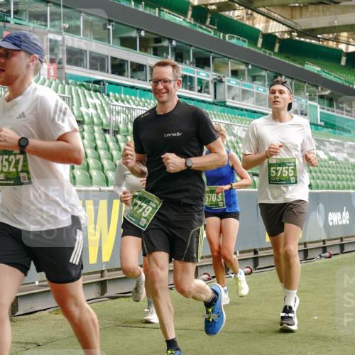13.09.2026 - 21. swb-Marathon Bremen Michael Burmester http://msf.ph/oto/10429558 13.09.2026 13:03:21 Laufen im Stadion 150, 209, 210, 488, 596, 722, 725, 762, 881, 936, 940, 1014, 1163, 1250, 1343, 1458, 1460, 1479, 1611, 1649, 1653, 1771, 2223, 2276, 2292, 2345, 2364, 2378, 2421, 2434, 2513, 2625, 2666, 2668, 2779, 2851, 2891, 2900, 2934, 2977, 2987, 3013, 3044, 3114, 3135, 3163, 3164, 3187, 3248, 3258, 3294, 3334, 3360, 3392, 3402, 3454, 3460, 3496, 3510, 3527, 3576, 3579, 3585, 3597, 3603, 3618, 3721, 3846, 3852, 3859, 3893, 3938, 3970, 3983, 4000, 4077, 4133, 4506, 4558 meine-sportfotos.de