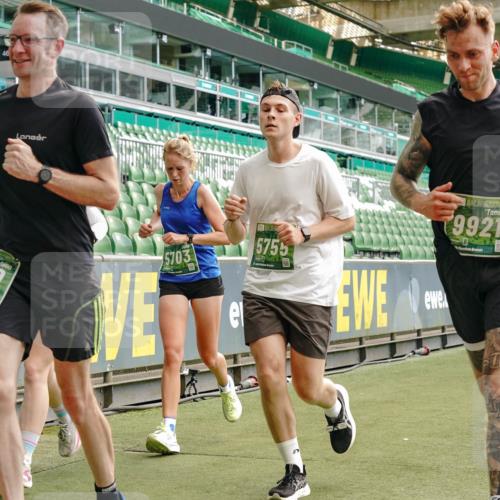 13.09.2026 - 21. swb-Marathon Bremen Michael Burmester http://msf.ph/oto/10429570 13.09.2026 13:03:22 Laufen im Stadion 150, 209, 210, 488, 596, 722, 725, 762, 881, 936, 940, 1014, 1163, 1250, 1343, 1458, 1460, 1479, 1611, 1649, 1653, 1771, 2223, 2276, 2292, 2345, 2364, 2378, 2421, 2434, 2513, 2625, 2666, 2668, 2779, 2851, 2891, 2900, 2934, 2977, 2987, 3013, 3044, 3114, 3135, 3163, 3164, 3187, 3248, 3258, 3294, 3334, 3360, 3392, 3402, 3454, 3460, 3496, 3510, 3527, 3576, 3579, 3585, 3597, 3603, 3618, 3721, 3846, 3852, 3859, 3893, 3938, 3970, 3983, 4000, 4077, 4133, 4506, 4558 meine-sportfotos.de