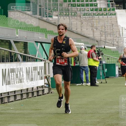 13.09.2026 - 21. swb-Marathon Bremen Michael Burmester http://msf.ph/oto/10429579 13.09.2026 12:11:14 Laufen im Stadion 614, 1046, 1651, 1671, 2054, 1091 meine-sportfotos.de