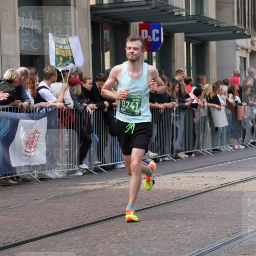 13.09.2026 - 21. swb-Marathon Bremen Strokosch-Dieckow http://msf.ph/oto/10429599 13.09.2026 13:09:29 Ziel 195, 567, 1723, 1975, 2750, 4473, 4782, 8835, 9241, 9277, 9804, 1034, 1241, 2909, 3197, 4895, 4898, 5111, 5383, 6652, 8759, 9789, 9866, 9904, 10044 meine-sportfotos.de