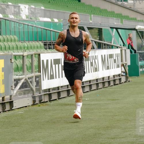 13.09.2026 - 21. swb-Marathon Bremen Michael Burmester http://msf.ph/oto/10429604 13.09.2026 12:11:23 Laufen im Stadion 614, 1046, 1651, 1671, 2054 meine-sportfotos.de