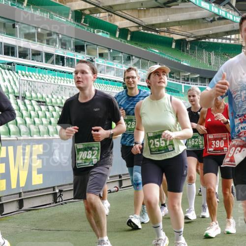 13.09.2026 - 21. swb-Marathon Bremen Michael Burmester http://msf.ph/oto/10429635 13.09.2026 13:27:13 Laufen im Stadion 186, 202, 357, 364, 390, 597, 645, 726, 833, 888, 925, 1077, 1283, 1412, 1473, 1487, 1496, 1530, 1608, 1618, 1700, 1744, 1769, 1828, 1958, 1961, 1984, 2236, 2273, 2309, 2382, 2384, 2388, 2404, 2428, 2502, 2507, 2508, 2542, 2558, 2576, 2582, 2592, 2656, 2675, 2725, 2748, 2817, 2875, 2876, 2923, 2965, 2970, 3045, 3047, 3050, 3062, 3073, 3084, 3097, 3172, 3184, 3219, 3359, 3433, 3540, 3592, 3629, 3756, 3885, 3907, 3978, 4457, 4660 meine-sportfotos.de