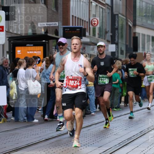 13.09.2026 - 21. swb-Marathon Bremen Strokosch-Dieckow http://msf.ph/oto/10429637 13.09.2026 13:09:32 Ziel 195, 538, 567, 1723, 1975, 2020, 2750, 4781, 4782, 5627, 8835, 9241, 9277, 9804, 1034, 1241, 3197, 4473, 4895, 5111, 6652, 8759, 9789, 9866, 9904 meine-sportfotos.de