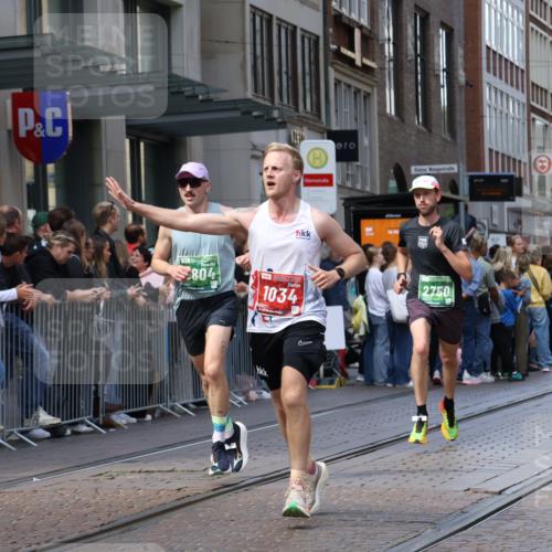 13.09.2026 - 21. swb-Marathon Bremen Strokosch-Dieckow http://msf.ph/oto/10429663 13.09.2026 13:09:34 Ziel 195, 538, 567, 623, 1723, 1975, 2020, 2750, 4781, 4782, 5627, 8835, 9241, 9277, 9804, 9817, 1034, 1241, 3197, 4473, 4895, 5111, 6652, 8759, 9789, 9866, 9904 meine-sportfotos.de
