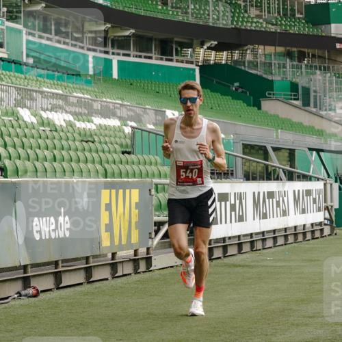 13.09.2026 - 21. swb-Marathon Bremen Michael Burmester http://msf.ph/oto/10429789 13.09.2026 12:13:41 Laufen im Stadion 245, 317, 443, 540, 796, 822, 1149, 692, 1046, 1651, 1671, 2054 meine-sportfotos.de