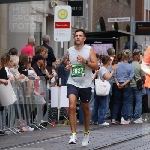 13.09.2026 - 21. swb-Marathon Bremen Strokosch-Dieckow http://msf.ph/oto/10429805 13.09.2026 13:09:42 Ziel 538, 567, 623, 1723, 1975, 2020, 2750, 4781, 5627, 8835, 9277, 9804, 9817, 195, 1034, 2750, 3197, 4473, 4782, 5111, 6652, 8759, 9241, 9789 meine-sportfotos.de
