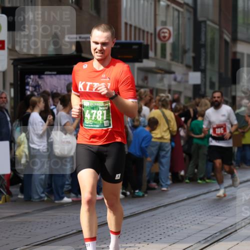 13.09.2026 - 21. swb-Marathon Bremen Strokosch-Dieckow http://msf.ph/oto/10429810 13.09.2026 13:09:43 Ziel 538, 567, 623, 957, 1723, 1975, 2020, 4781, 5627, 8835, 9277, 9804, 9817, 195, 1034, 2750, 4473, 4782, 5111, 6652, 9241, 9789 meine-sportfotos.de