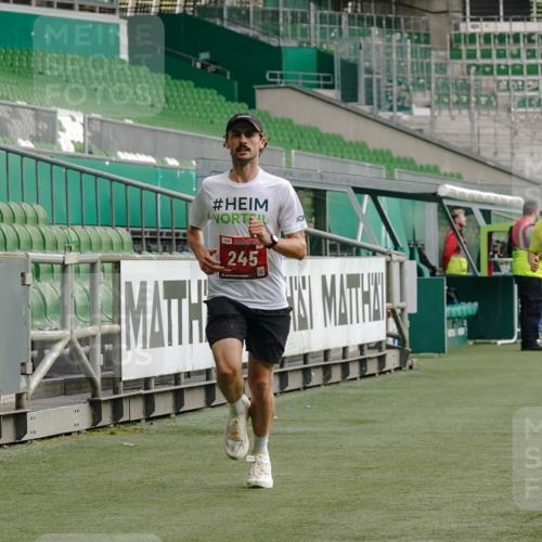 13.09.2026 - 21. swb-Marathon Bremen Michael Burmester http://msf.ph/oto/10429818 13.09.2026 12:14:06 Laufen im Stadion 245, 317, 540, 796, 822, 1149, 1046, 1651, 1671, 2054 meine-sportfotos.de
