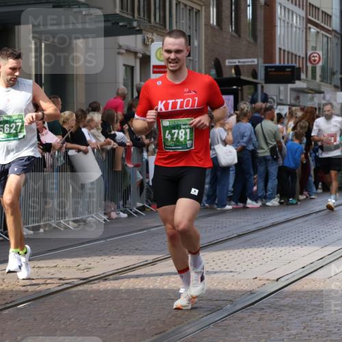 13.09.2026 - 21. swb-Marathon Bremen Strokosch-Dieckow http://msf.ph/oto/10429827 13.09.2026 13:09:44 Ziel 538, 567, 623, 957, 1723, 1975, 2020, 4781, 5627, 8835, 9277, 9804, 9817, 195, 2750, 4473, 4782, 5111, 6652, 9241, 9789, 9804 meine-sportfotos.de