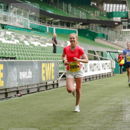 13.09.2026 - 21. swb-Marathon Bremen Michael Burmester http://msf.ph/oto/10429879 13.09.2026 10:21:05 Laufen im Stadion 10244, 10261, 10262, 10818, 10961, 10994, 11067, 11068, 11142, 11176, 11197, 11418, 11512, 11916, 11964, 12289, 12324, 12358, 12413, 12456, 12513, 12520, 12540, 13505, 13514, 13540, 13548, 13551, 13558, 13560, 13568, 13575, 13583, 13588, 13590, 13601, 13605, 13606, 13608, 13610, 13619, 13633, 13637, 10597, 12457, 12458, 13501, 13504, 13510, 13515, 13517, 13522, 13542, 13543, 13554, 13561, 13567, 13579, 13623, 13635 meine-sportfotos.de