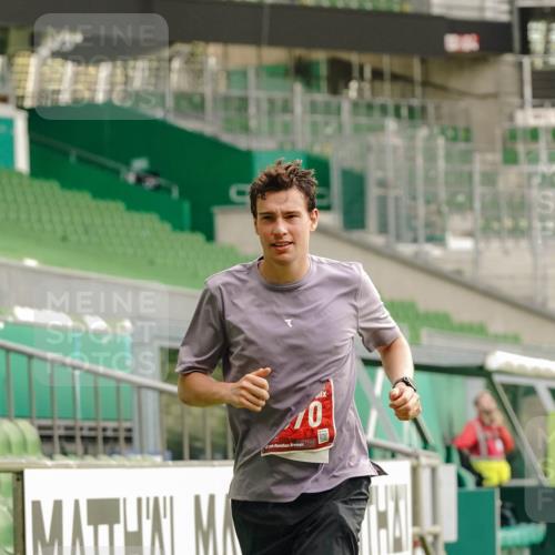 13.09.2026 - 21. swb-Marathon Bremen Michael Burmester http://msf.ph/oto/10429894 13.09.2026 12:14:53 Laufen im Stadion 245, 540, 822, 1028, 1670, 1766, 1997, 614, 1046, 1651, 1671, 2054 meine-sportfotos.de