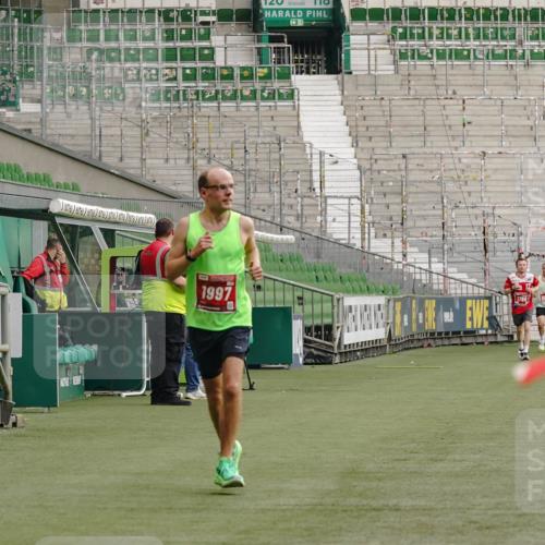 13.09.2026 - 21. swb-Marathon Bremen Michael Burmester http://msf.ph/oto/10429902 13.09.2026 12:14:56 Laufen im Stadion 245, 540, 822, 1028, 1670, 1766, 1997, 614, 1046, 1651, 1671, 2054 meine-sportfotos.de