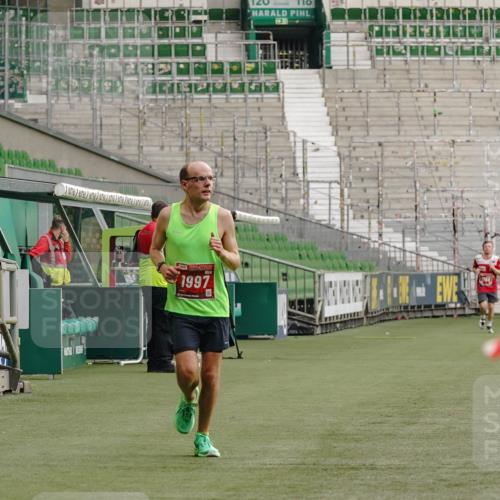 13.09.2026 - 21. swb-Marathon Bremen Michael Burmester http://msf.ph/oto/10429918 13.09.2026 12:14:56 Laufen im Stadion 245, 540, 822, 1028, 1670, 1766, 1997, 614, 1046, 1651, 1671, 2054 meine-sportfotos.de