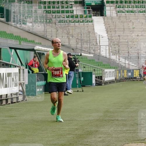 13.09.2026 - 21. swb-Marathon Bremen Michael Burmester http://msf.ph/oto/10429924 13.09.2026 12:14:56 Laufen im Stadion 245, 540, 822, 1028, 1670, 1766, 1997, 614, 1046, 1651, 1671, 2054 meine-sportfotos.de