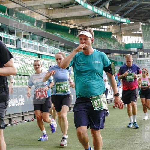 13.09.2026 - 21. swb-Marathon Bremen Michael Burmester http://msf.ph/oto/10429936 13.09.2026 13:27:28 Laufen im Stadion 111, 186, 202, 357, 364, 390, 478, 597, 726, 829, 833, 888, 925, 1077, 1220, 1412, 1473, 1496, 1608, 1618, 1700, 1769, 1958, 1961, 1984, 2236, 2273, 2309, 2388, 2404, 2428, 2502, 2507, 2508, 2542, 2558, 2576, 2582, 2592, 2656, 2675, 2725, 2748, 2817, 2875, 2876, 2923, 2965, 2970, 3045, 3047, 3050, 3073, 3084, 3184, 3219, 3359, 3433, 3540, 3592, 3629, 3756, 3885, 3907, 3978, 4457, 4660 meine-sportfotos.de