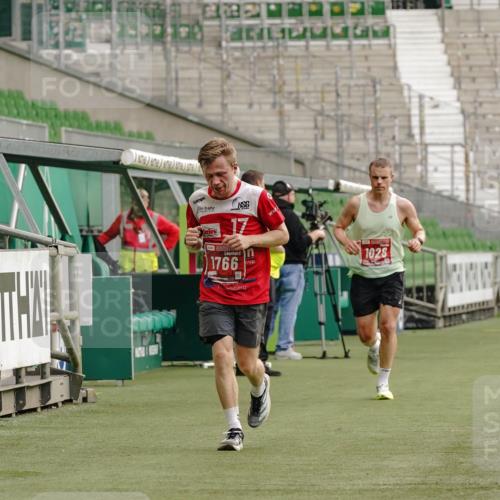 13.09.2026 - 21. swb-Marathon Bremen Michael Burmester http://msf.ph/oto/10429944 13.09.2026 12:15:14 Laufen im Stadion 245, 540, 822, 1028, 1670, 1766, 1997, 443, 614, 1046, 1651 meine-sportfotos.de