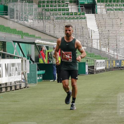 13.09.2026 - 21. swb-Marathon Bremen Michael Burmester http://msf.ph/oto/10430003 13.09.2026 12:15:28 Laufen im Stadion 245, 540, 822, 1028, 1670, 1766, 1997, 317, 443, 614, 796, 1651 meine-sportfotos.de