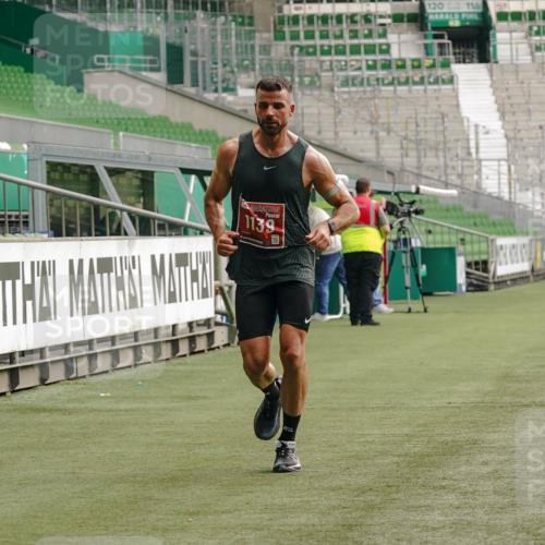 13.09.2026 - 21. swb-Marathon Bremen Michael Burmester http://msf.ph/oto/10430013 13.09.2026 12:15:29 Laufen im Stadion 245, 540, 822, 1028, 1670, 1766, 1997, 317, 443, 614, 796, 1651 meine-sportfotos.de