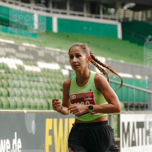 13.09.2026 - 21. swb-Marathon Bremen Michael Burmester http://msf.ph/oto/10430127 13.09.2026 12:16:34 Laufen im Stadion 1028, 1190, 1192, 1263, 1670, 1766, 1997, 317, 443, 796, 1149 meine-sportfotos.de