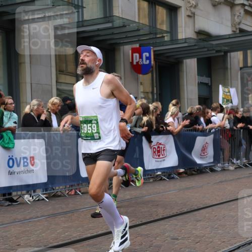 13.09.2026 - 21. swb-Marathon Bremen Strokosch-Dieckow http://msf.ph/oto/10430132 13.09.2026 13:10:06 Ziel 604, 640, 957, 1277, 2605, 3959, 5532, 5620, 6267, 7881, 8033, 8064, 8709, 538, 567, 623, 1723, 1975, 2020, 2750, 4781, 5627, 8835, 9277, 9804, 9817 meine-sportfotos.de