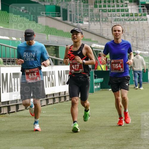 13.09.2026 - 21. swb-Marathon Bremen Michael Burmester http://msf.ph/oto/10430199 13.09.2026 12:17:13 Laufen im Stadion 513, 917, 1154, 1190, 1192, 1263, 245, 317, 443, 540, 796, 822, 1149 meine-sportfotos.de