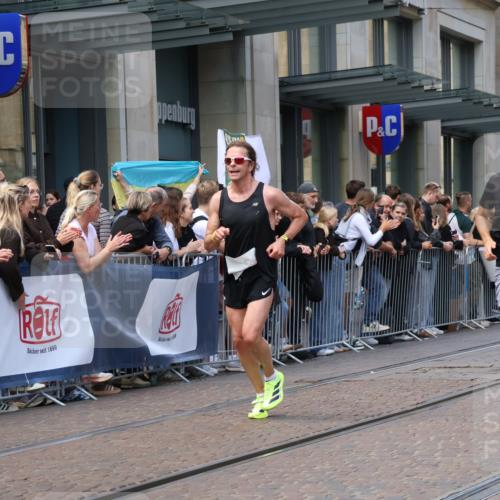 13.09.2026 - 21. swb-Marathon Bremen Strokosch-Dieckow http://msf.ph/oto/10430201 13.09.2026 13:10:11 Ziel 604, 640, 1181, 1277, 1554, 2605, 3959, 4727, 5066, 5152, 5532, 5620, 5648, 6267, 7881, 8033, 8064, 8709, 538, 567, 623, 957, 1723, 1975, 2020, 4781, 5627, 8835, 9277, 9817 meine-sportfotos.de