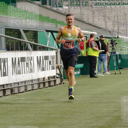 13.09.2026 - 21. swb-Marathon Bremen Michael Burmester http://msf.ph/oto/10430282 13.09.2026 12:18:20 Laufen im Stadion 513, 917, 1154, 1238, 245, 540, 822, 1028, 1670, 1766, 1997 meine-sportfotos.de