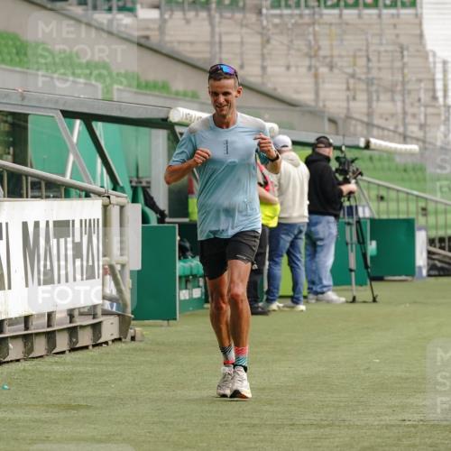 13.09.2026 - 21. swb-Marathon Bremen Michael Burmester http://msf.ph/oto/10430301 13.09.2026 12:20:14 Laufen im Stadion 634, 1957, 513, 917, 1028, 1154, 1190, 1192, 1263 meine-sportfotos.de