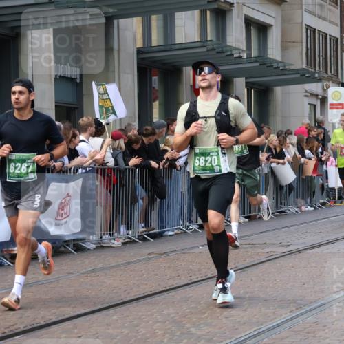 13.09.2026 - 21. swb-Marathon Bremen Strokosch-Dieckow http://msf.ph/oto/10430346 13.09.2026 13:10:18 Ziel 604, 640, 1181, 1277, 1385, 1498, 1554, 2347, 2605, 4727, 5066, 5152, 5155, 5387, 5620, 5648, 6267, 7881, 8033, 9659, 13248, 538, 604, 623, 957, 2020, 3959, 4781, 5532, 5627, 8064, 8709, 9817 meine-sportfotos.de