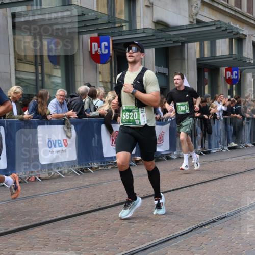13.09.2026 - 21. swb-Marathon Bremen Strokosch-Dieckow http://msf.ph/oto/10430365 13.09.2026 13:10:19 Ziel 640, 1181, 1277, 1385, 1498, 1554, 2347, 2605, 4727, 5066, 5152, 5155, 5387, 5620, 5648, 6267, 7881, 8033, 9659, 13248, 538, 604, 623, 957, 2020, 3959, 4781, 5532, 5627, 8033, 8064, 8709, 9817 meine-sportfotos.de