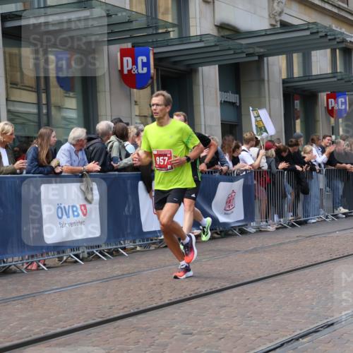 13.09.2026 - 21. swb-Marathon Bremen Strokosch-Dieckow http://msf.ph/oto/10430407 13.09.2026 13:10:23 Ziel 384, 640, 1181, 1385, 1498, 1554, 2347, 2605, 4023, 4727, 5066, 5152, 5155, 5168, 5314, 5387, 5620, 5648, 6267, 7115, 7136, 7881, 9659, 13248, 604, 623, 640, 957, 1277, 3959, 5532, 8033, 8064, 8709, 9817 meine-sportfotos.de