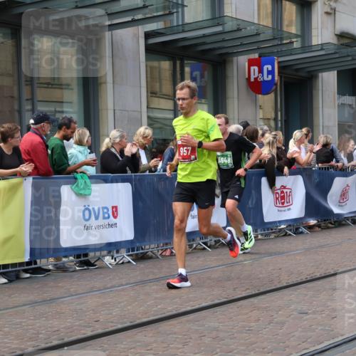 13.09.2026 - 21. swb-Marathon Bremen Strokosch-Dieckow http://msf.ph/oto/10430429 13.09.2026 13:10:23 Ziel 384, 640, 1181, 1385, 1498, 1554, 2347, 2605, 4023, 4727, 5066, 5152, 5155, 5168, 5314, 5387, 5620, 5648, 6267, 7115, 7136, 7881, 9659, 13248, 604, 623, 640, 957, 1277, 3959, 5532, 8033, 8064, 8709, 9817 meine-sportfotos.de