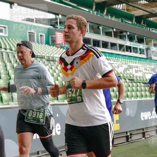 13.09.2026 - 21. swb-Marathon Bremen Michael Burmester http://msf.ph/oto/10430544 13.09.2026 13:28:00 Laufen im Stadion 111, 186, 220, 357, 364, 390, 478, 597, 726, 829, 833, 888, 925, 1079, 1220, 1298, 1325, 1412, 1496, 1608, 1700, 1741, 1769, 1777, 1958, 1961, 1984, 2236, 2273, 2309, 2365, 2388, 2404, 2428, 2472, 2502, 2507, 2542, 2574, 2582, 2593, 2725, 2743, 2748, 2875, 2876, 2923, 3045, 3050, 3061, 3073, 3084, 3154, 3184, 3219, 3540, 3589, 3592, 3595, 3694, 3756, 3798, 3826, 3853, 3885, 3907, 3978, 3987, 4108, 4238, 4457, 4660 meine-sportfotos.de