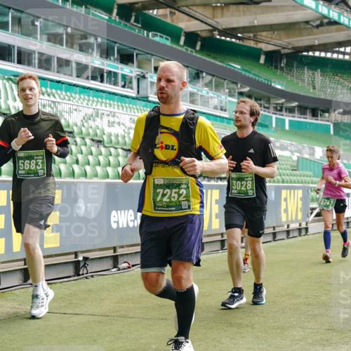 13.09.2026 - 21. swb-Marathon Bremen Michael Burmester http://msf.ph/oto/10430579 13.09.2026 13:03:51 Laufen im Stadion 209, 210, 488, 534, 565, 596, 725, 762, 881, 936, 940, 1014, 1343, 1373, 1456, 1458, 1460, 1479, 1611, 1649, 1653, 1771, 2223, 2276, 2364, 2369, 2421, 2430, 2434, 2452, 2513, 2625, 2779, 2851, 2872, 2891, 2900, 2910, 2934, 2957, 2977, 3028, 3114, 3135, 3217, 3258, 3360, 3402, 3419, 3425, 3454, 3460, 3496, 3510, 3521, 3576, 3579, 3585, 3597, 3618, 3796, 3846, 3852, 3859, 3893, 3909, 3938, 3970, 3983, 4077, 4133, 4558, 242 meine-sportfotos.de
