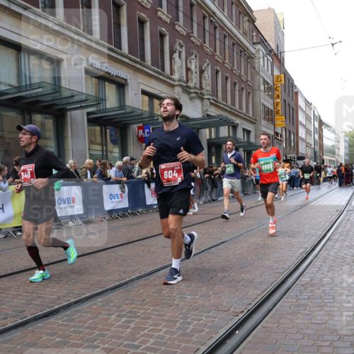 13.09.2026 - 21. swb-Marathon Bremen Strokosch-Dieckow http://msf.ph/oto/10430610 13.09.2026 13:10:33 Ziel 384, 697, 1385, 1498, 1554, 2021, 2347, 2759, 4023, 4475, 4571, 5066, 5079, 5152, 5155, 5168, 5314, 5387, 5648, 6471, 6657, 7115, 7136, 9622, 9659, 13248, 604, 640, 957, 1181, 1277, 1554, 2605, 3959, 4727, 5532, 5620, 6267, 7881, 8033, 8064, 8709 meine-sportfotos.de