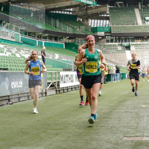 13.09.2026 - 21. swb-Marathon Bremen Michael Burmester http://msf.ph/oto/10430617 13.09.2026 10:21:52 Laufen im Stadion 10244, 10261, 10262, 10302, 10441, 10818, 10926, 10961, 11067, 11068, 11083, 11142, 11338, 11454, 11619, 11738, 11854, 11916, 11944, 11964, 12003, 12289, 12324, 12456, 12513, 12520, 12538, 12540, 13507, 13514, 13519, 13535, 13539, 13548, 13551, 13553, 13559, 13568, 13575, 13583, 13584, 13587, 13590, 13606, 13608, 13619, 13636, 13637, 13641, 10475, 11481, 11652, 12457, 12458, 13504, 13522, 13533, 13534, 13536, 13543, 13554, 13561, 13564 meine-sportfotos.de